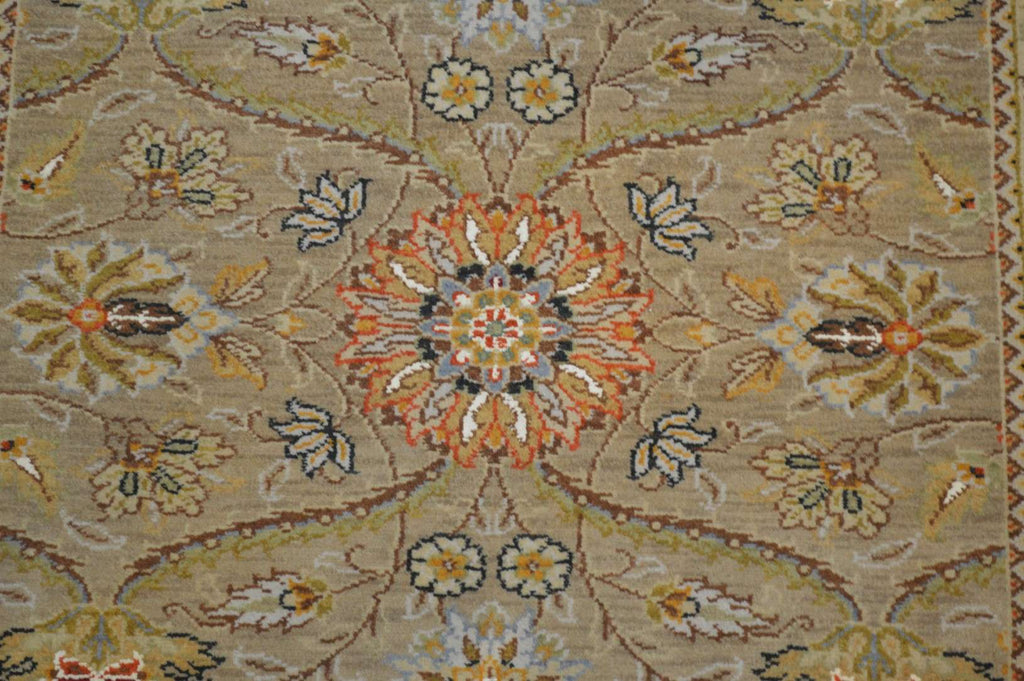 2' 6" x 3' 8" India Agra Rug image 9