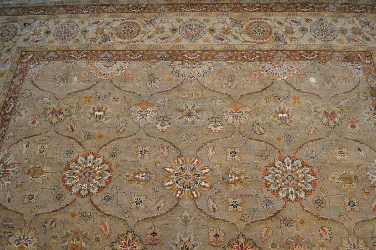 7' 9" x 10' 2" India Agra Rug image 5