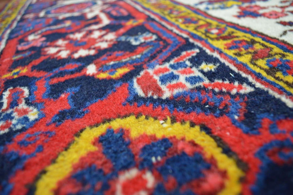7' 9" x 10' 0" Persian Heriz Rug image 2