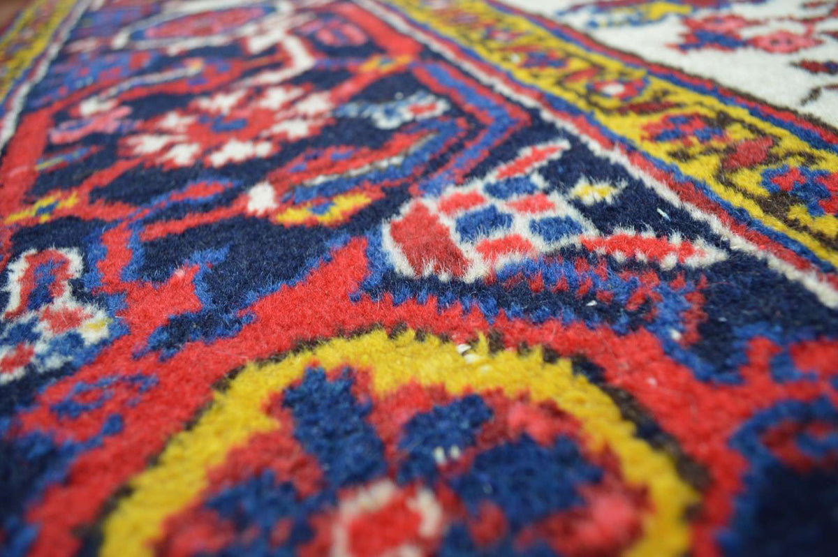 7' 9" x 10' 0" Persian Heriz Rug image 2