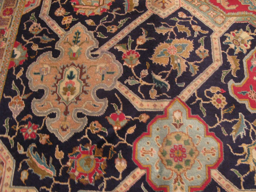 9' 9" x 13' 0" Persian Tabriz Rug image 9