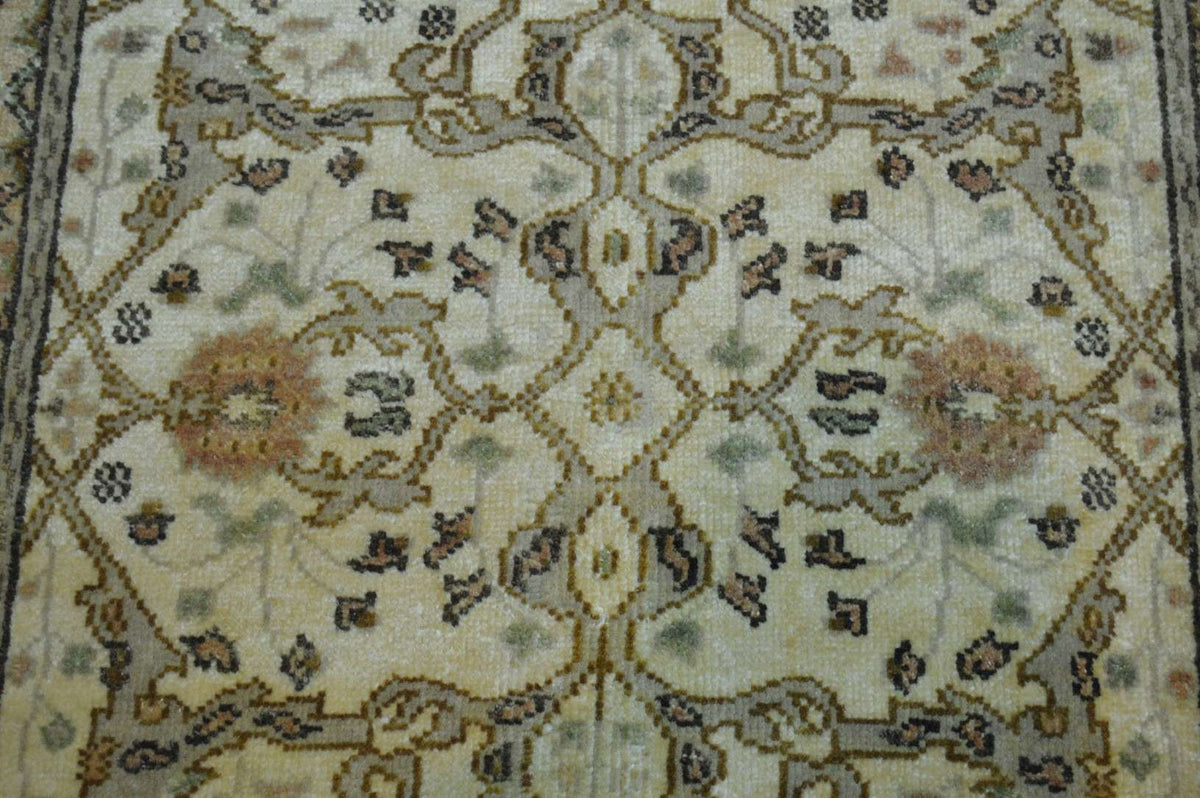 3' 9" x 6' 0" India Agra Rug image 7