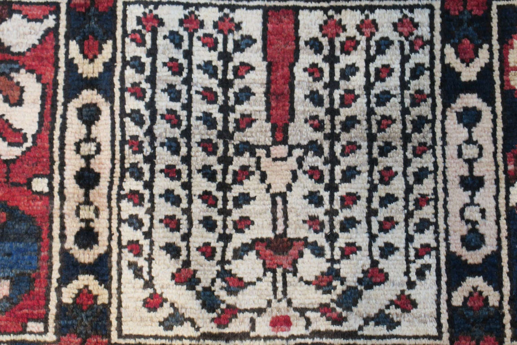 5' 2" x 9' 7" Persian Bakhtiar Rug image 7