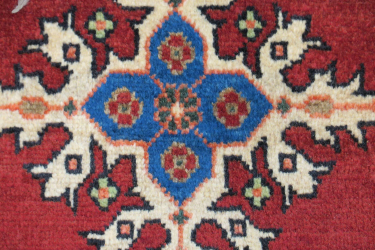 2' 0" x 3' 2" Persian Abadeh Rug image 11