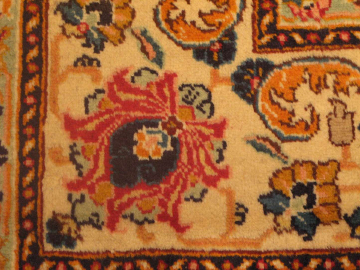 9' 5" x 12' 1" Persian Tabriz Rug image 4
