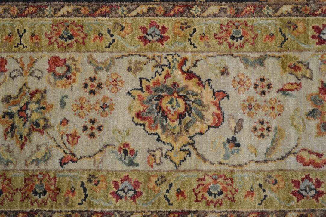 8' 0" x 9' 9" India Sultanabad Rug image 7