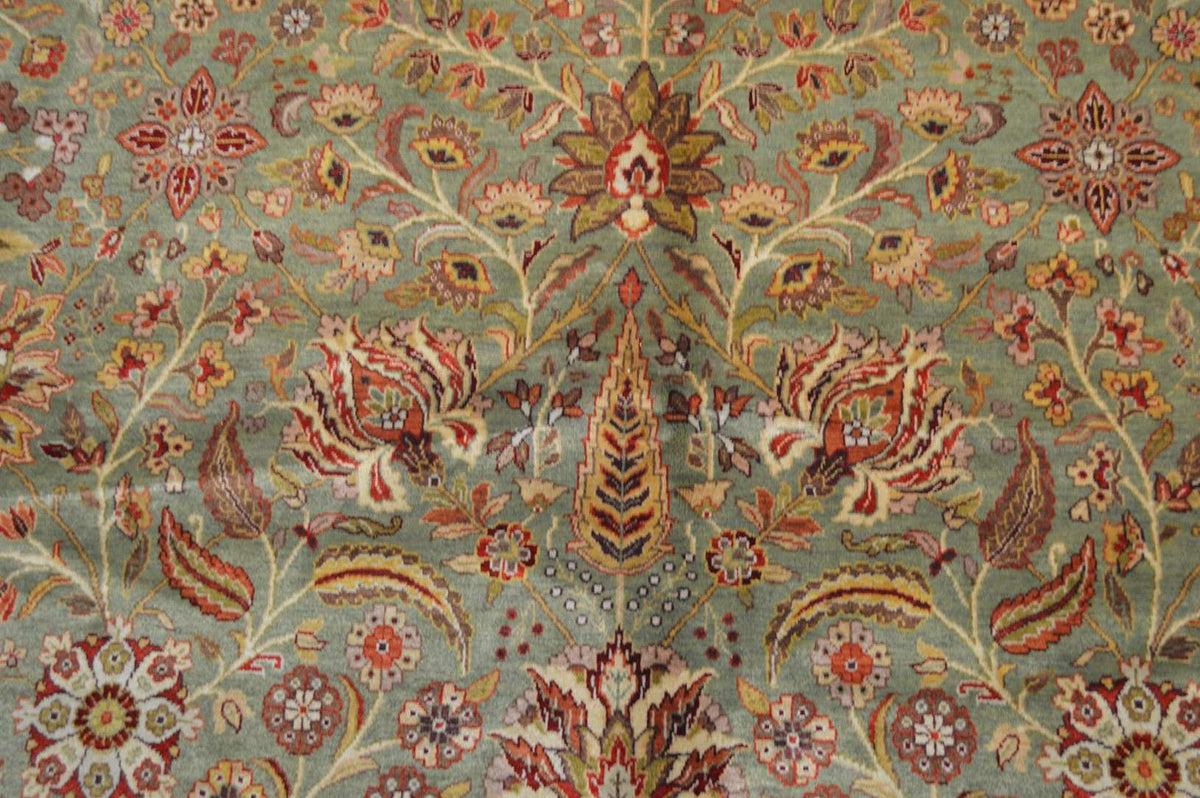 9' 9" x 14' 2" India Agra Rug image 3