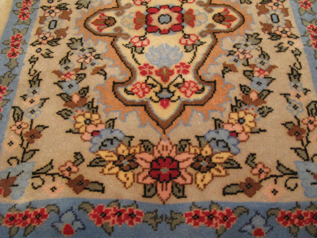 1' 8" x 2' 0" Persian Varamin Rug image 6