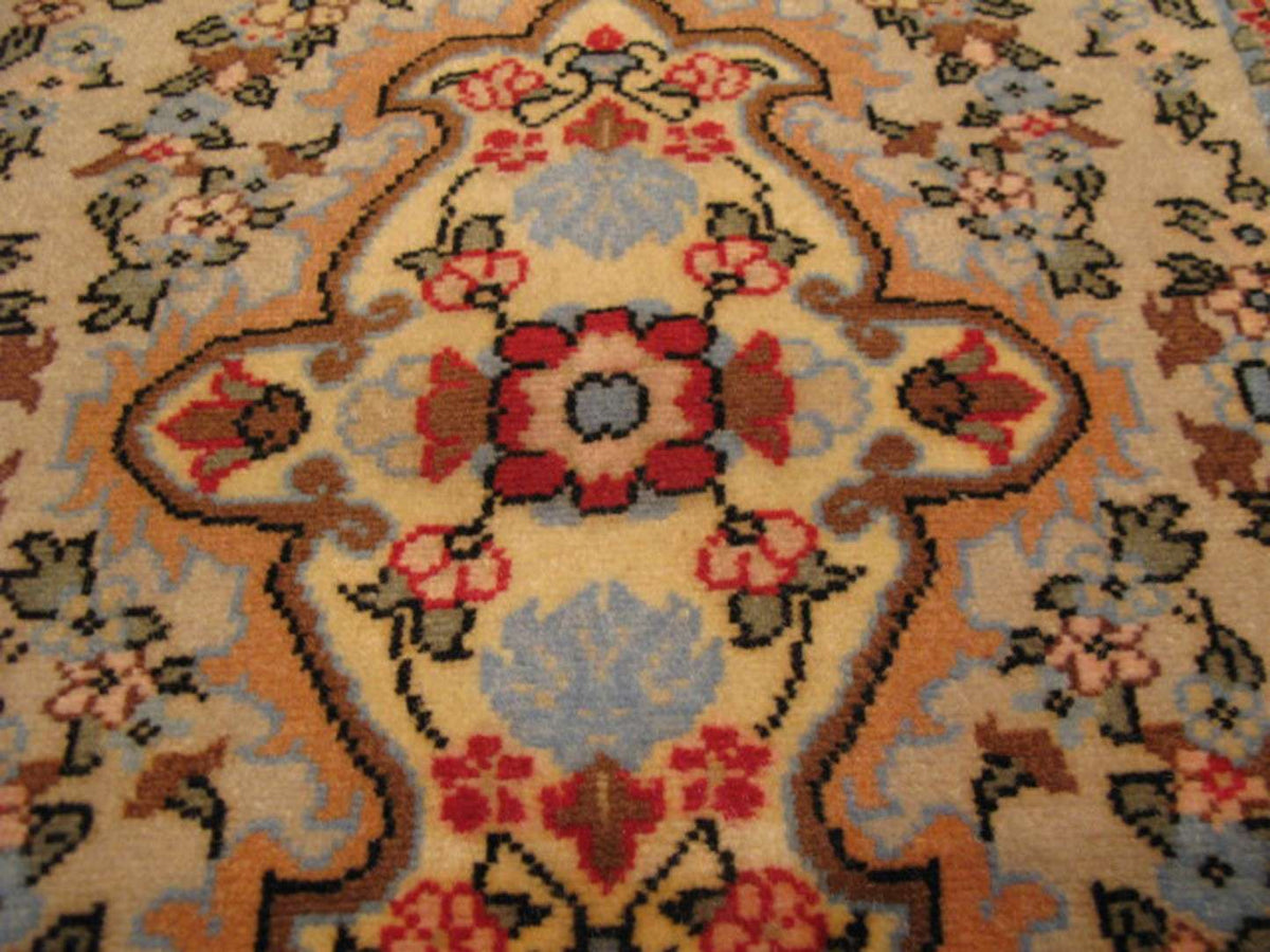 1' 8" x 2' 0" Persian Varamin Rug image 4