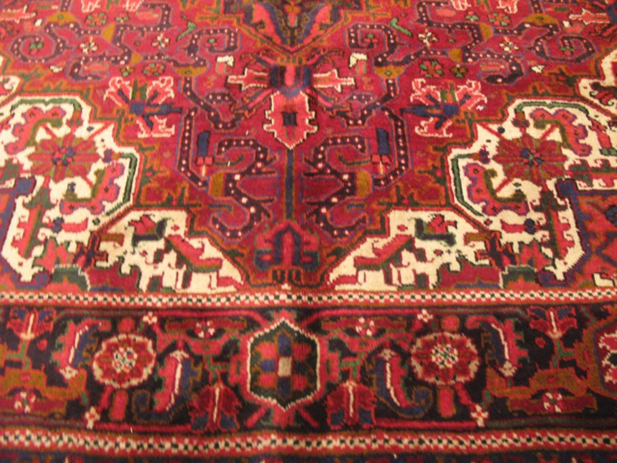 7' 0" x 9' 8" Persian Heriz Rug image 4