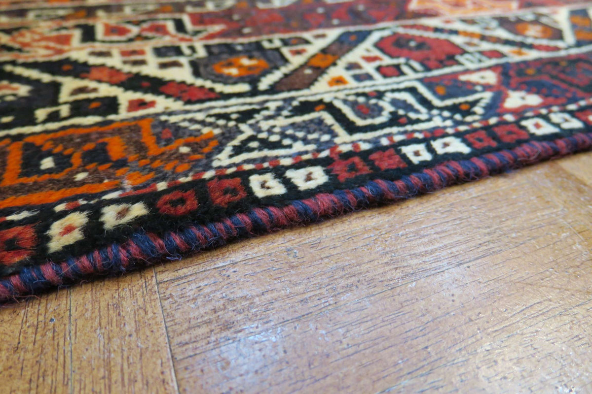 5' 5" x 6' 5" Persian Shiraz Rug image 7