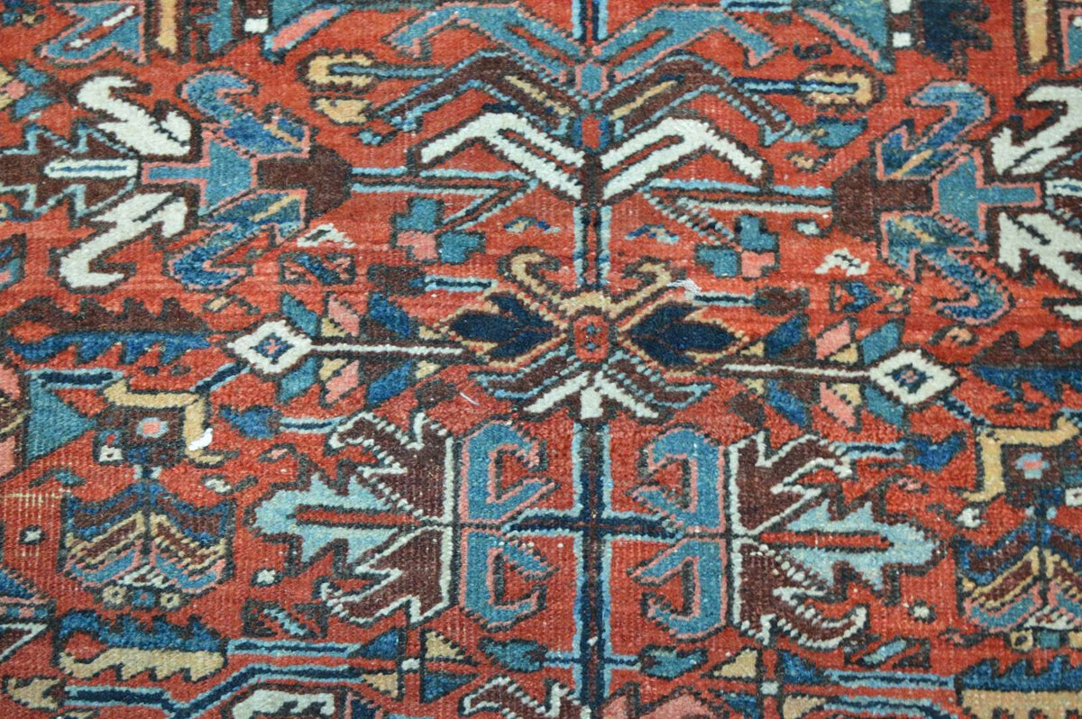 7' 8" x 10' 0" Persian Heriz Rug image 3