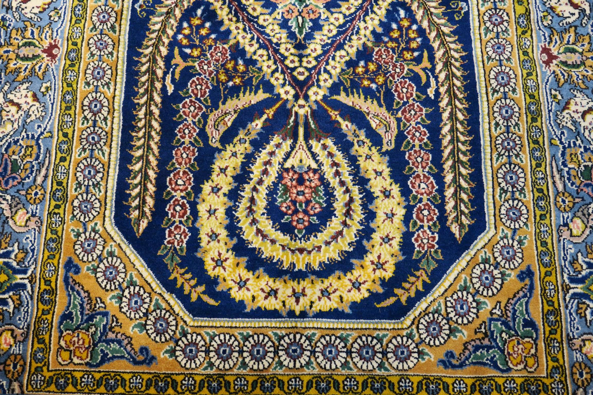3' 5" x 5' 6" Persian Qoumsheh Rug image 10