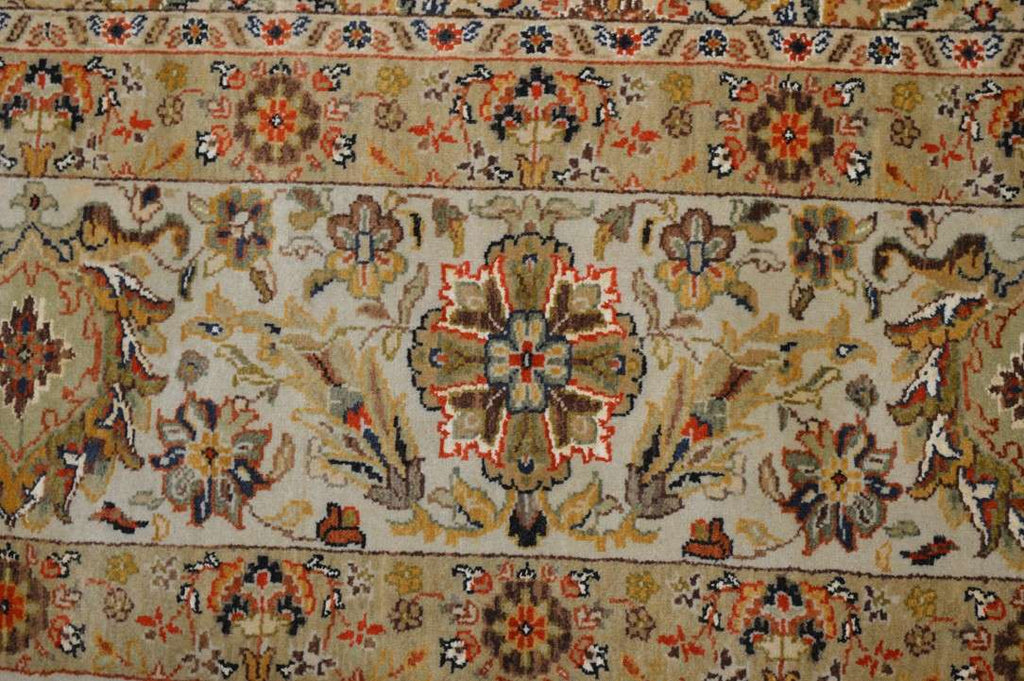 8' 1" x 10' 1" India Agra Rug image 4
