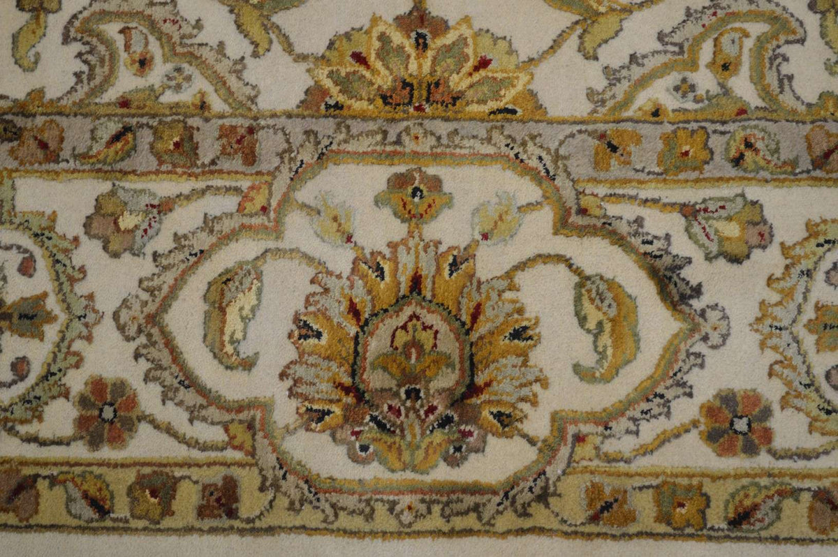 5' 5" x 8' 0" India Jaipur Rug image 7