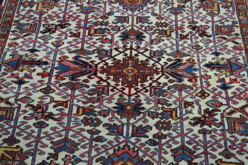 6' 9" x 10' 0" Persian Heriz Rug image 2