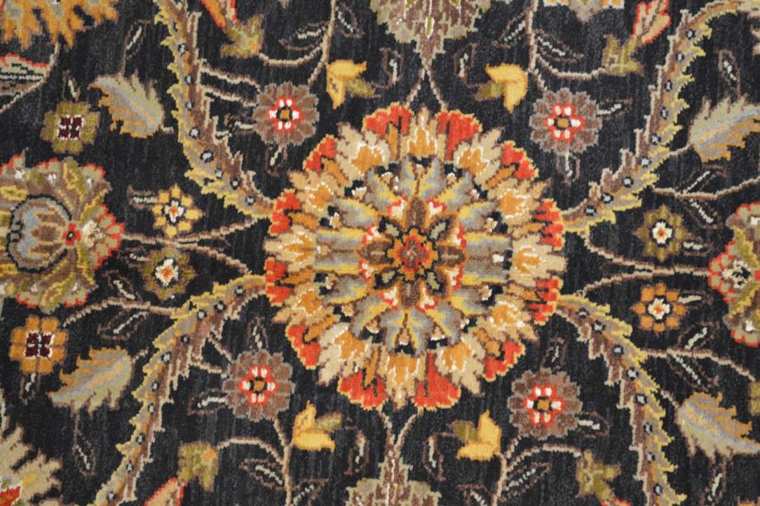 8' 0" x 9' 9" India Agra Rug image 3
