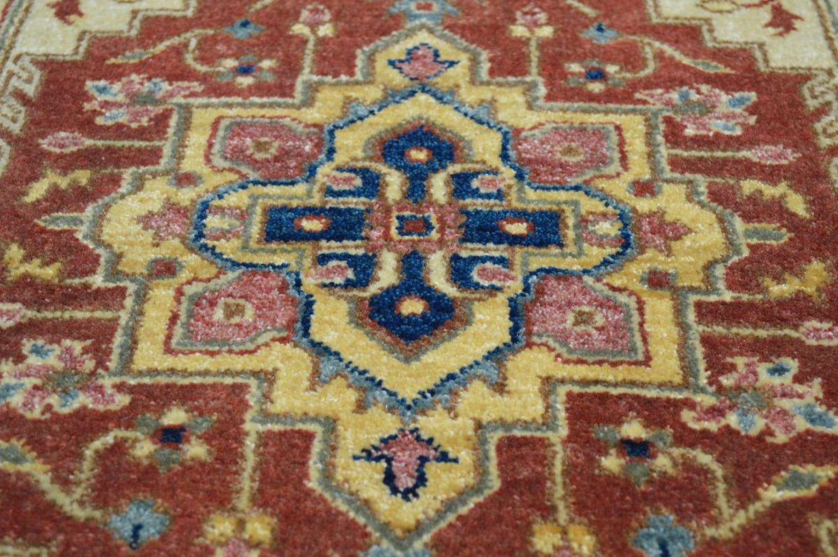 2' 0" x 3' 0" India Serapi Rug image 9