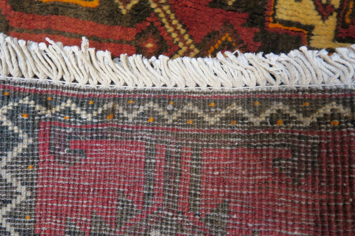 3'3'' x 5'9'' Persian Baluch Rug image 8