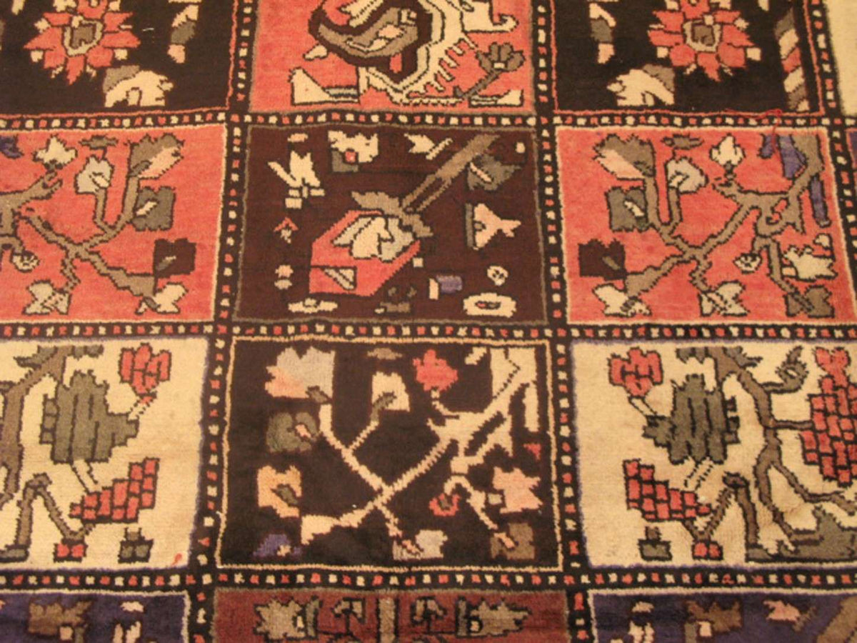 6' 9" x 9' 7" Persian Bakhtiari Rug image 4