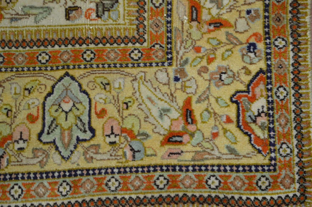 4' 8" x 6' 4" Persian Tabriz Rug image 10