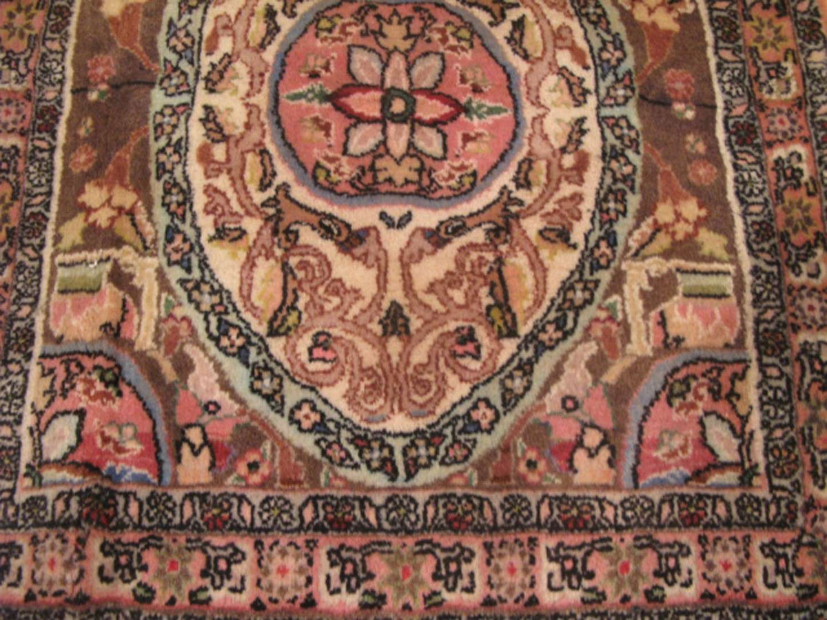 2' 0" x 2' 3" Persian Bijar Rug image 4