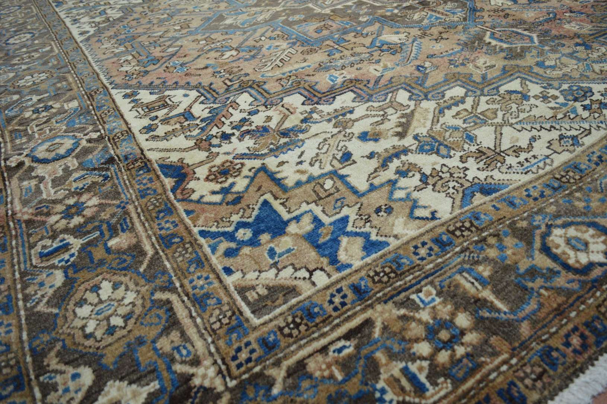 7' 6" x 8' 5" Persian Heriz Rug image 7