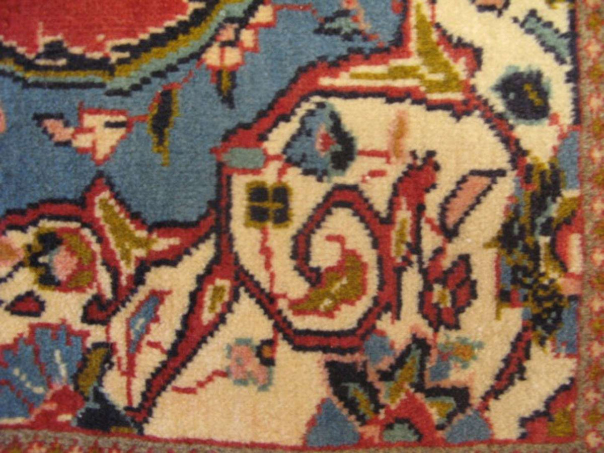 2' 6" x 3' 6" Persian Qum Rug image 1
