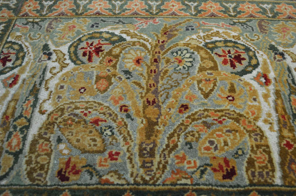 8' 3" x 10' 1" India Sultanabad Rug image 7