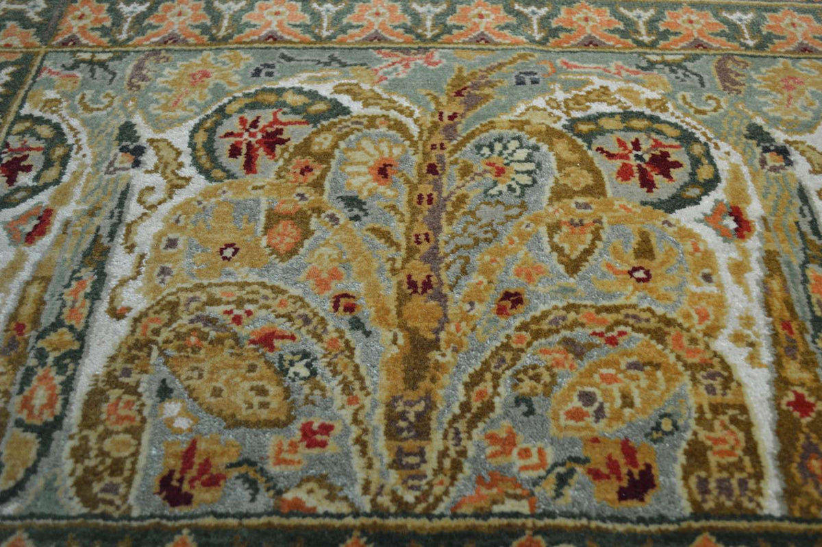 8' 3" x 10' 1" India Sultanabad Rug image 7