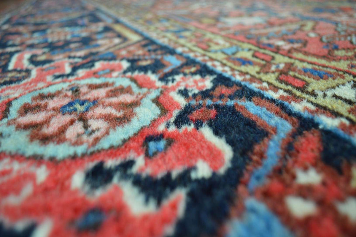 7' 4" x 10' 8" Persian Heriz Rug image 8