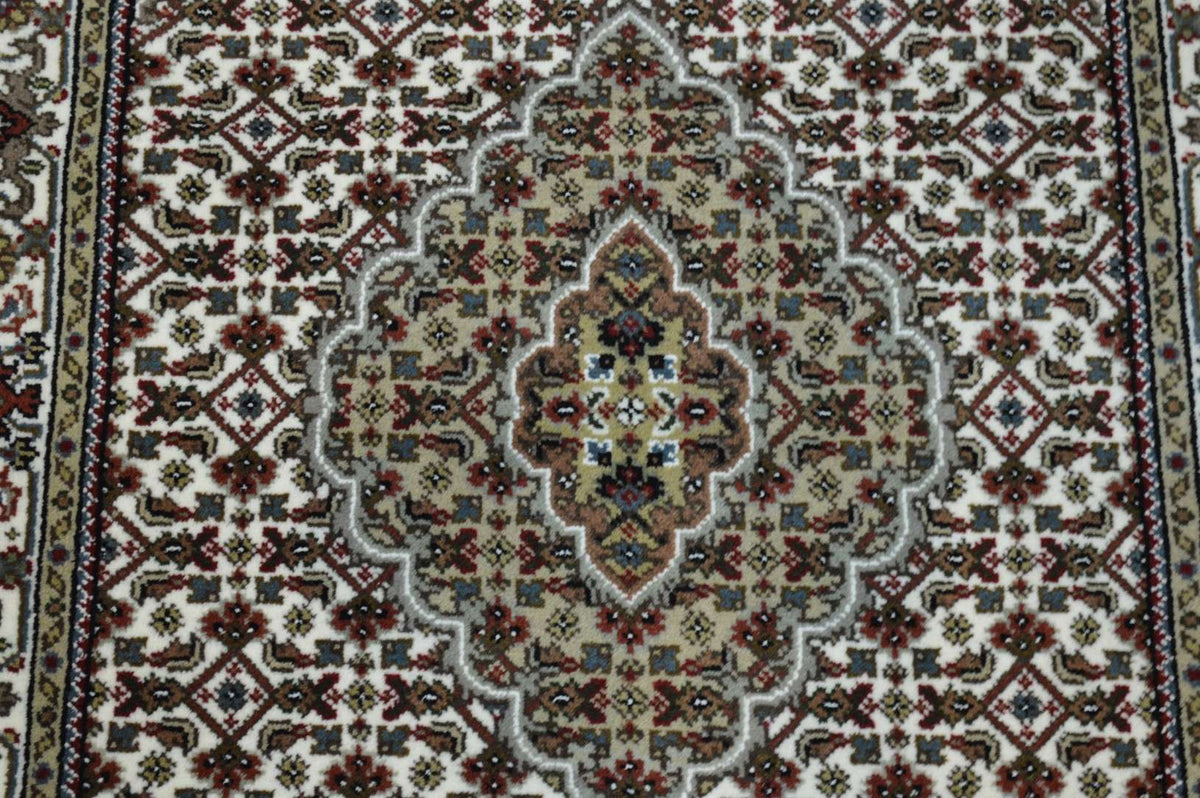 3' 1" x 5' 2" India Bijar Rug image 8