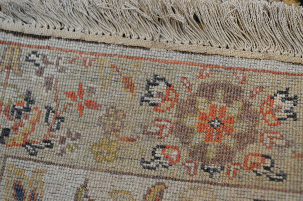 8' 1" x 10' 1" India Agra Rug image 10