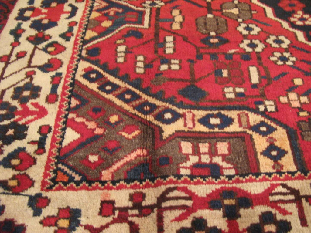 5' 1" x 10' 0" Persian Bakhtiari Rug image 4