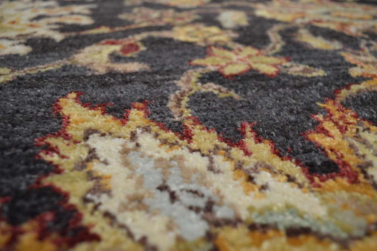 8' 0" x 8' 1" India Sultanabad Round Rug image 3