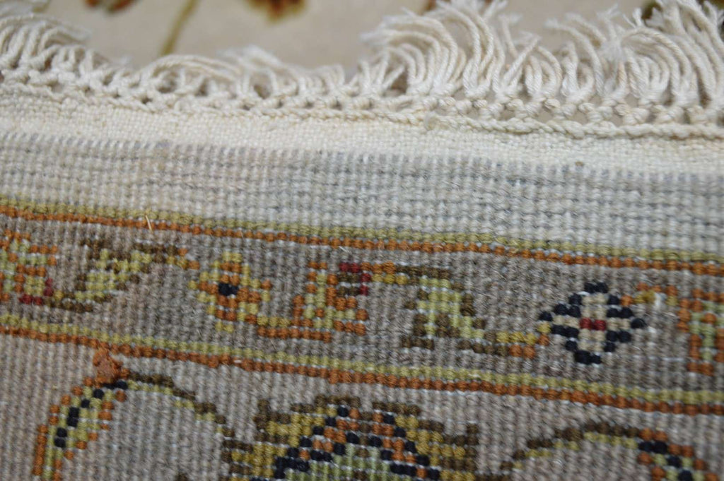 4' 1" x 6' 3" India Agra Rug image 12