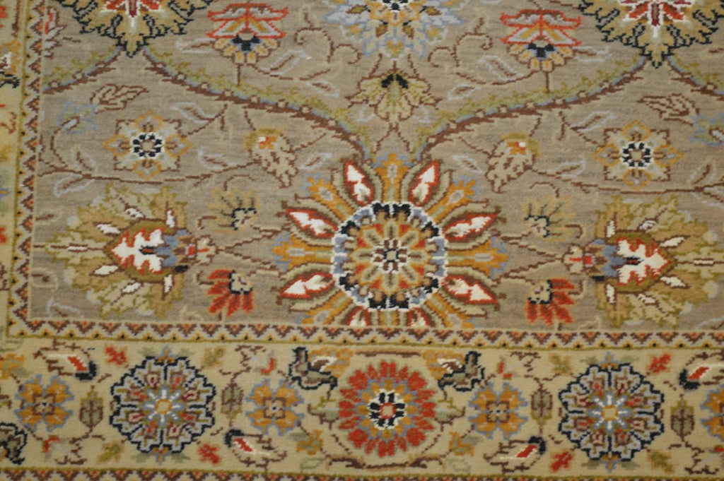 2' 6" x 3' 8" India Agra Rug image 5