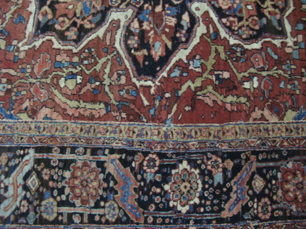 9' 9" x 13' 4" Persian Heriz Rug image 2