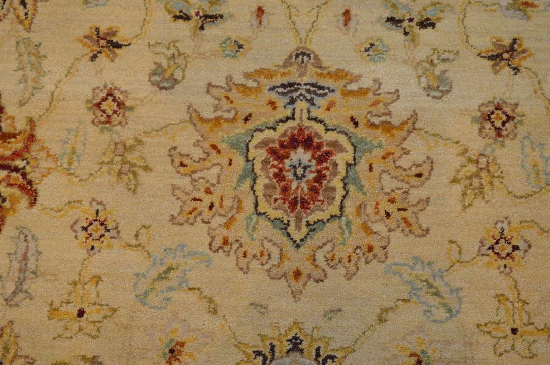 8' 0" x 10' 3" India Sultanabad Rug image 9