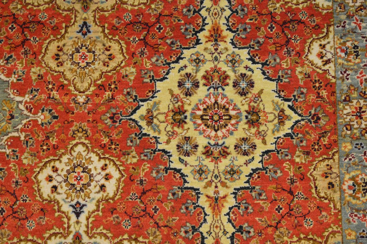 8' 1" x 10' 1" India Agra Rug image 6