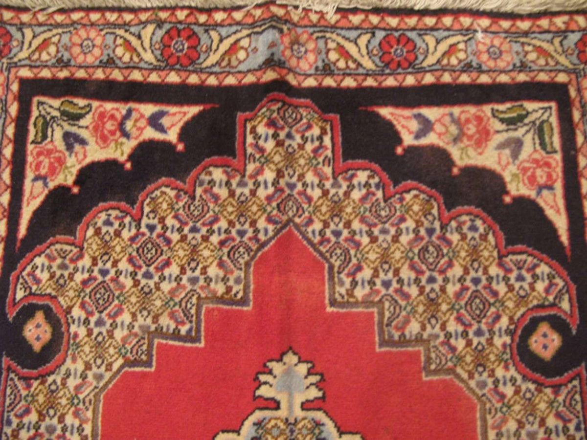 2' 5" x 3' 8" Persian Bijar Rug image 2