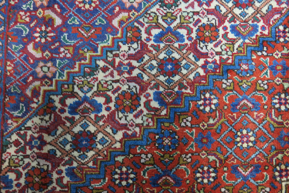 6' 4" x 9' 8" Persian Ardabil Rug image 3