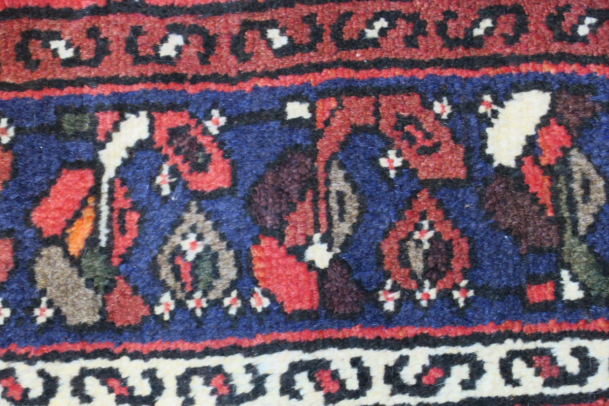 2' 5" x 4' 1" Persian Hamadan Rug image 4