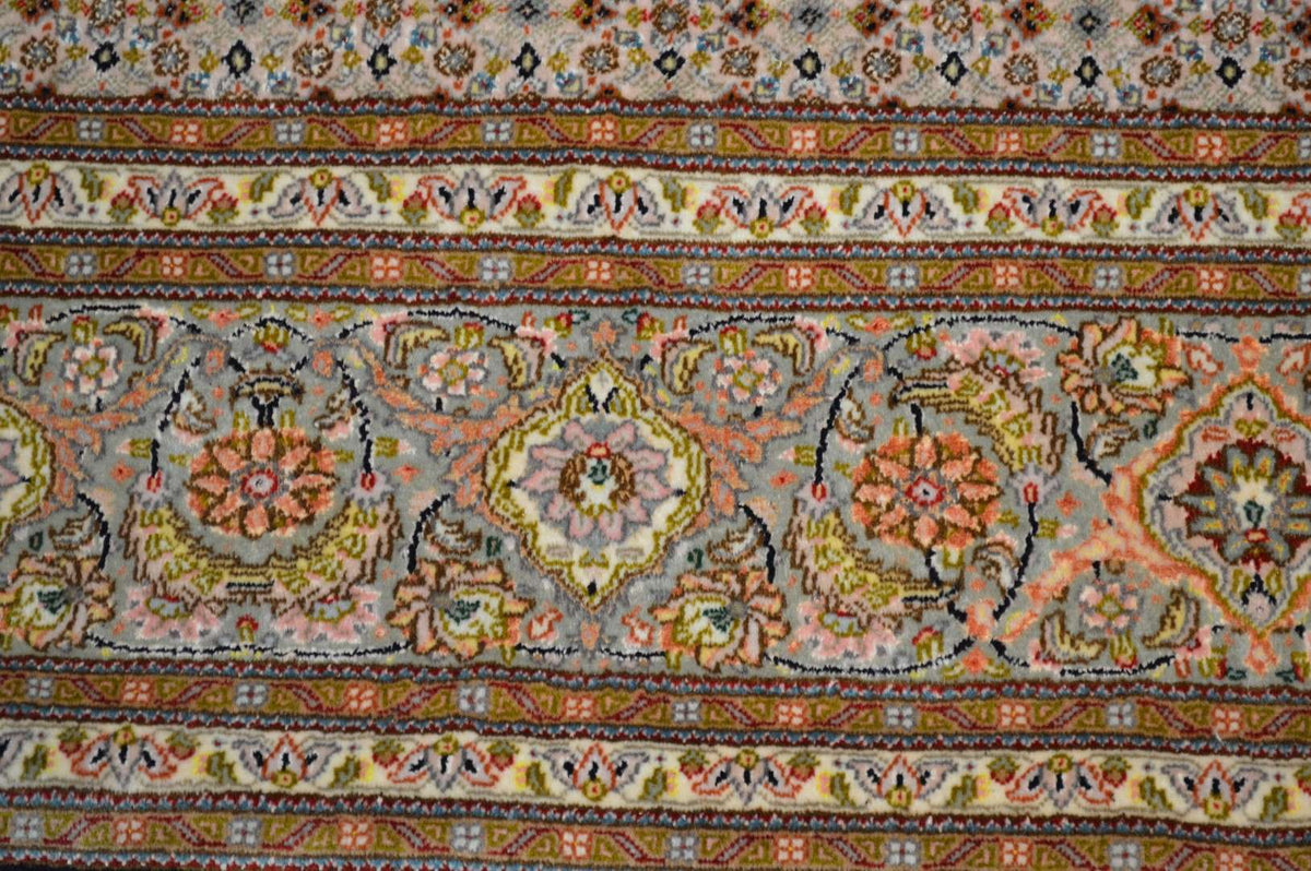6' 4" x 10' 4" Vintage Tabriz Rug image 3