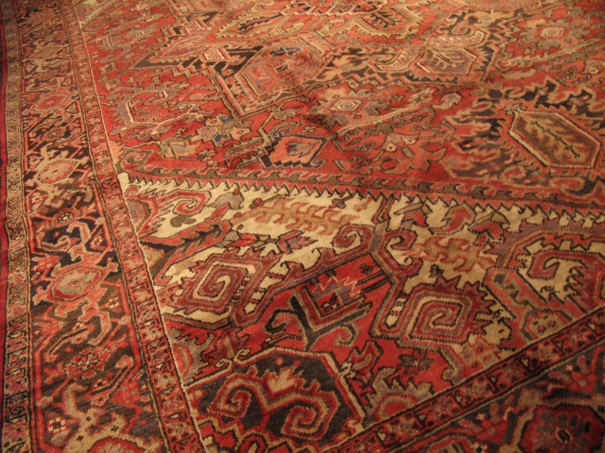 7' 9" x 11' 6" Persian Heriz Rug image 3