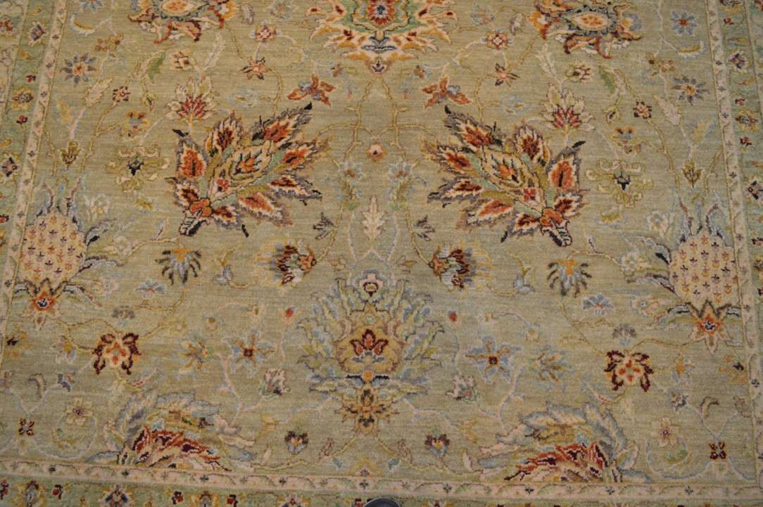 8' 0" x 9' 9" India Sultanabad Rug image 4