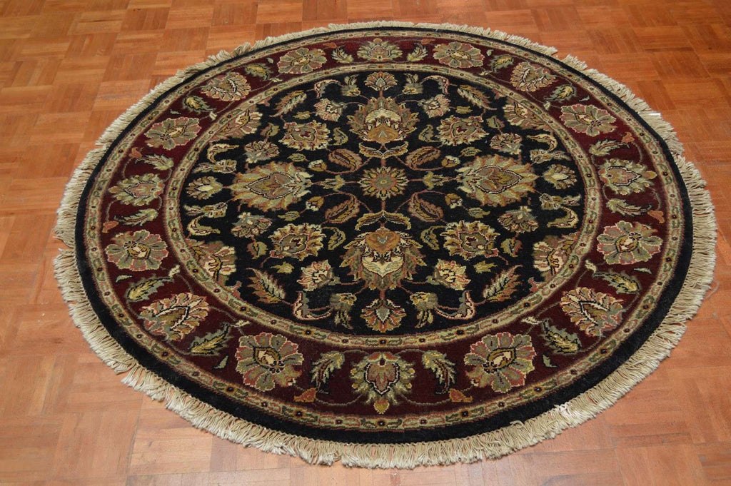 5' 3" x 5' 3" India Agra Round Rug image 1