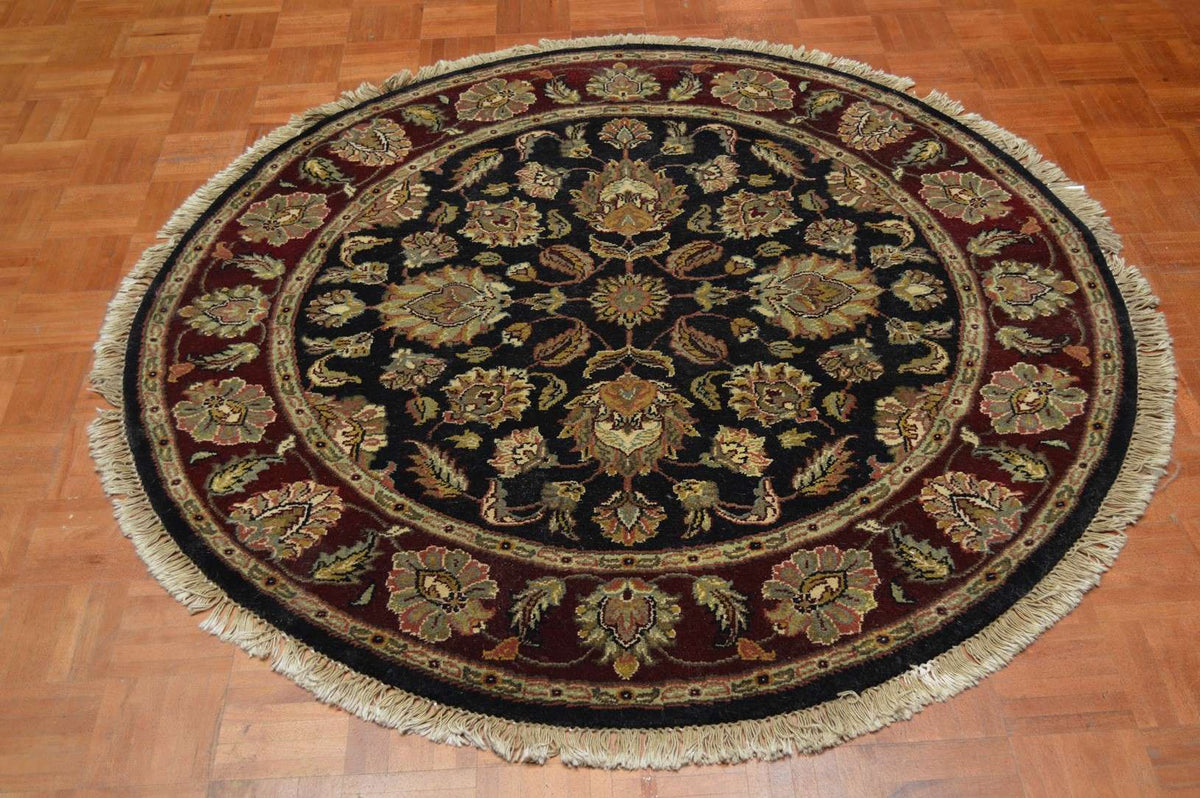5' 3" x 5' 3" India Agra Round Rug image 1