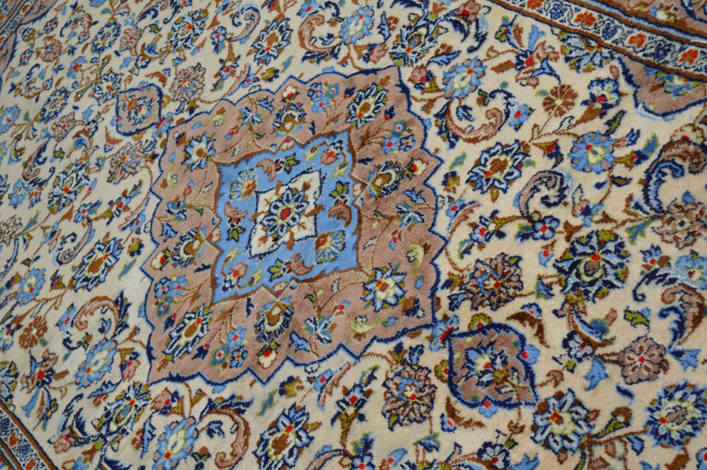 4' 8" x 8' 3" Persian Kashan Rug image 4