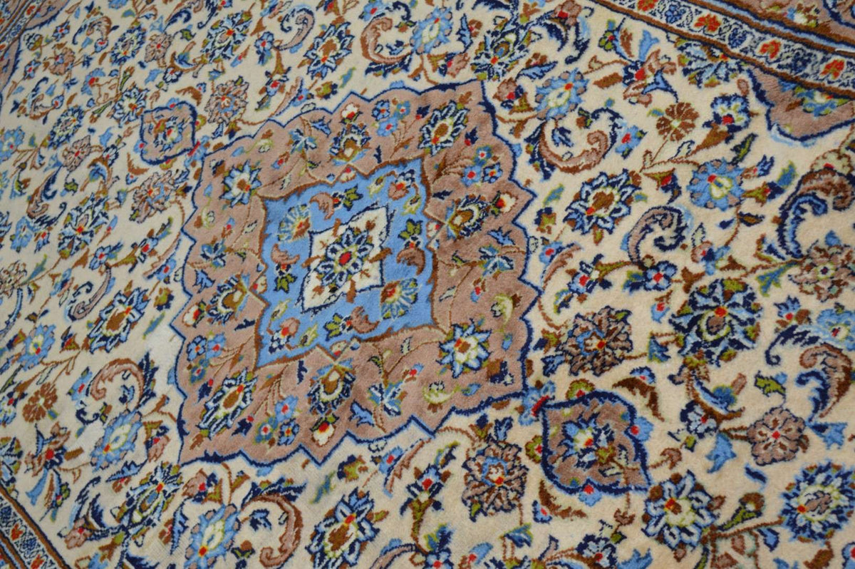 4' 8" x 8' 3" Persian Kashan Rug image 4